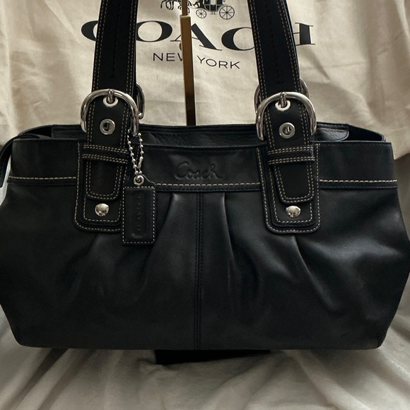 Coach Soho Pleated Black Leather Shoulder Bag. Abs stunning 🤩 full inclusion. - Picture 4 of 6